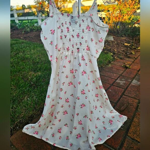 RUE 21 spring summer v neck adjustable spaghetti strap WHITE FLORAL DRESS new - Picture 9 of 16